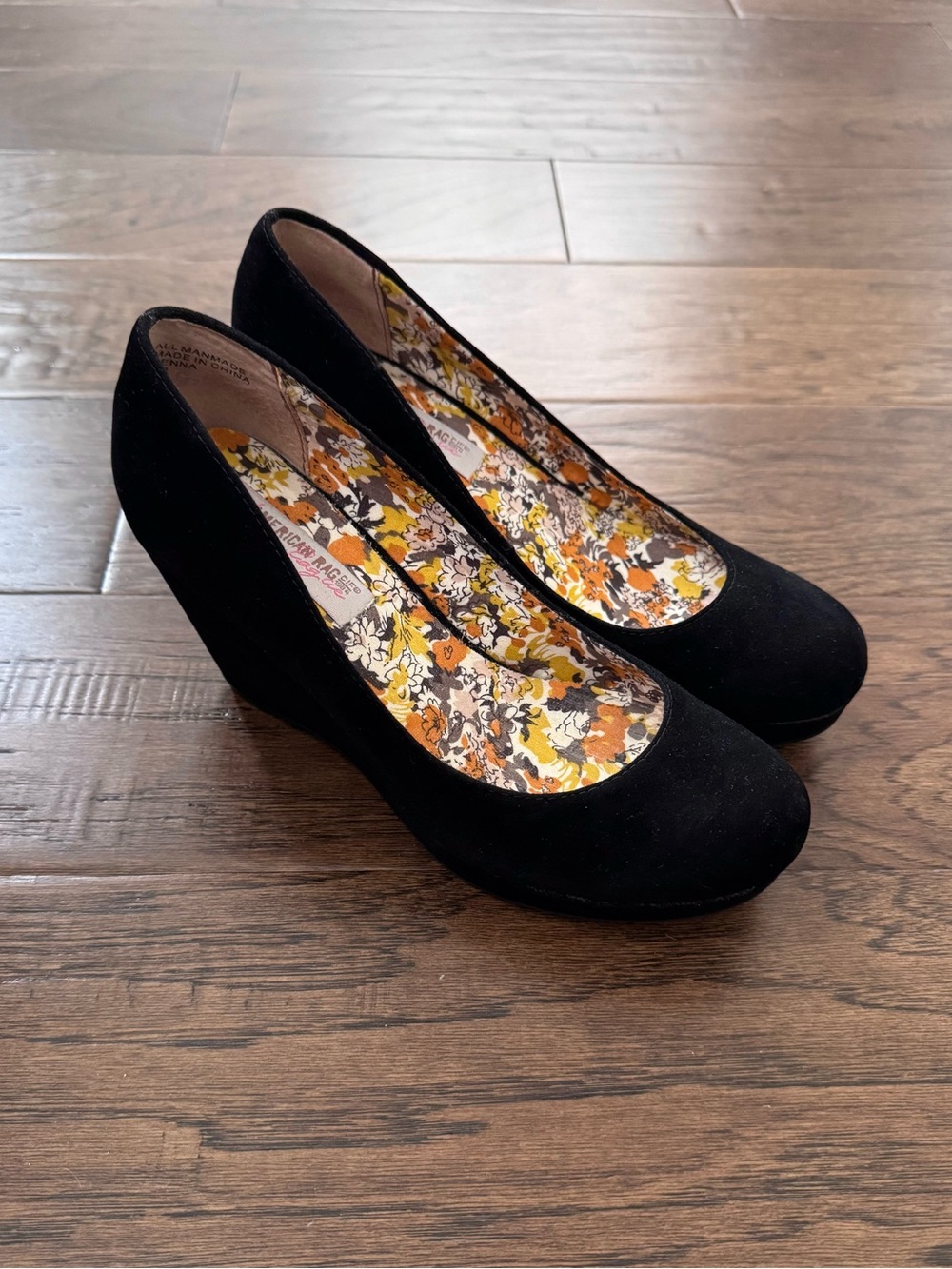 EUC American Rag Platform Pumps Black Suede Heels Size 7